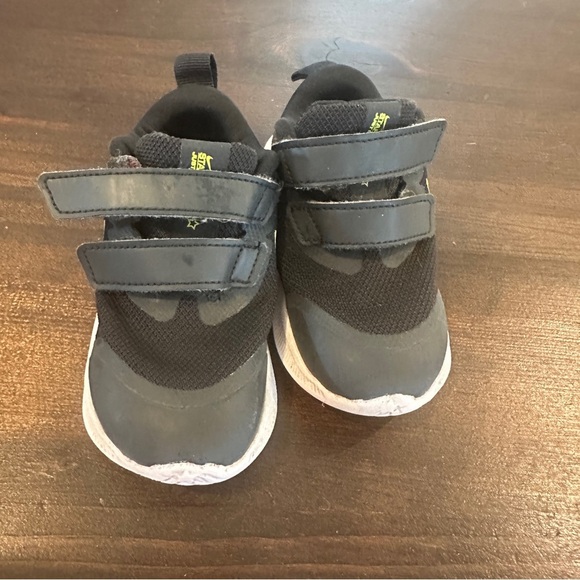 Nike Kids Grey White Green Running Shoes Size 6C - Picture 6 of 8